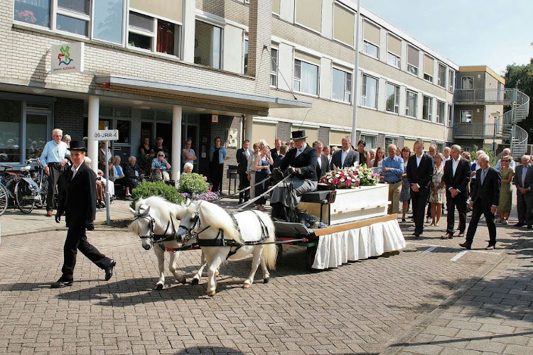 Uitvaartverzorging De Vries in Landsmeer | Uitvaartonderneming | Wij helpen u kiezen