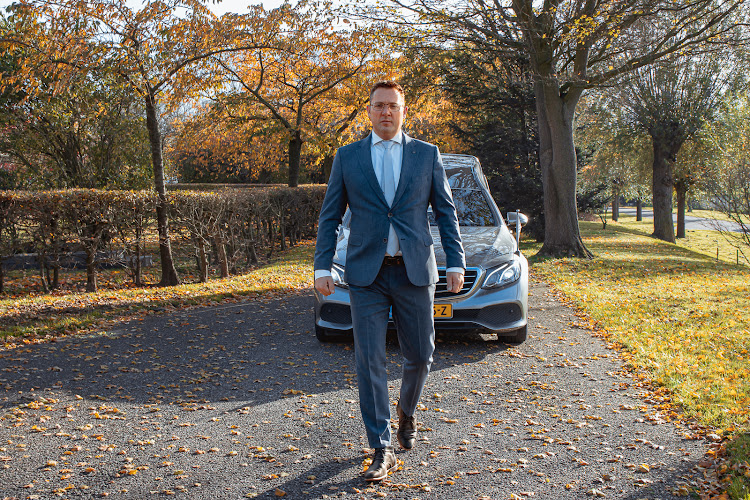 Uitvaartverzorging Emans in Hoofddorp | Uitvaartzorg | Transparant en eerlijk