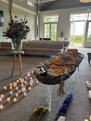 Uitvaartverzorging Haarlem - Tanya Kensen | Uitvaartbegeleider | Uw zorggids in de regio