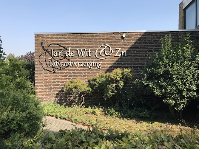 Uitvaartverzorging Jan de Wit & Zn in Etten-Leur | Uitvaartzorg | Uw gids voor uitvaarten