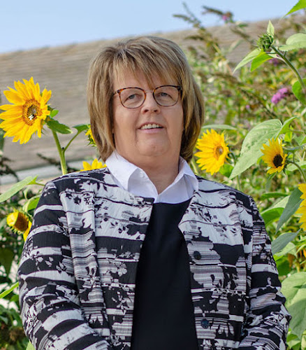 Uitvaartverzorging Rina Uulders in Ommen | Uitvaartbegeleider | Bespaar door transparantie