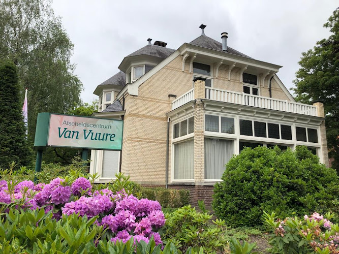 Uitvaartverzorging Van Vuure (Gooise Meren) in Bussum | Uitvaartbegeleider | Keuzehulp uitvaartzorg