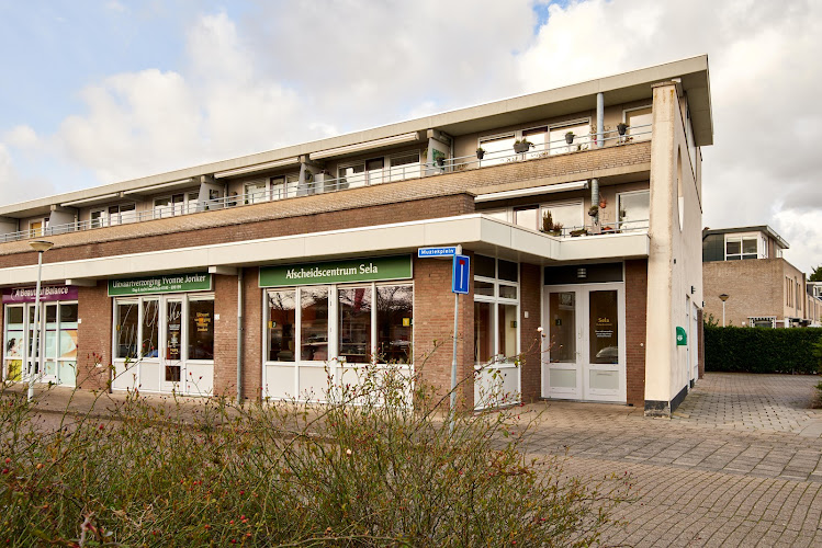 Uitvaartverzorging Yvonne Jonker in Barendrecht | Uitvaartbegeleider | Vergelijk tarieven