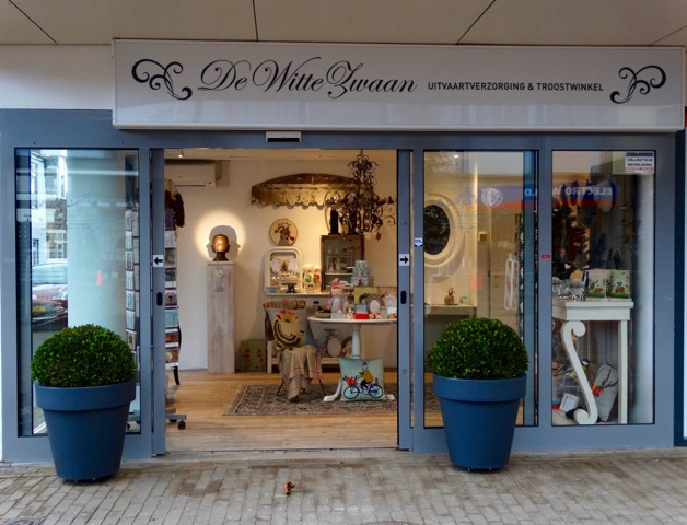 Uitvaartzorg De Witte Zwaan in Nieuw-Vennep | Uitvaartonderneming | Vergelijk diensten en tarieven