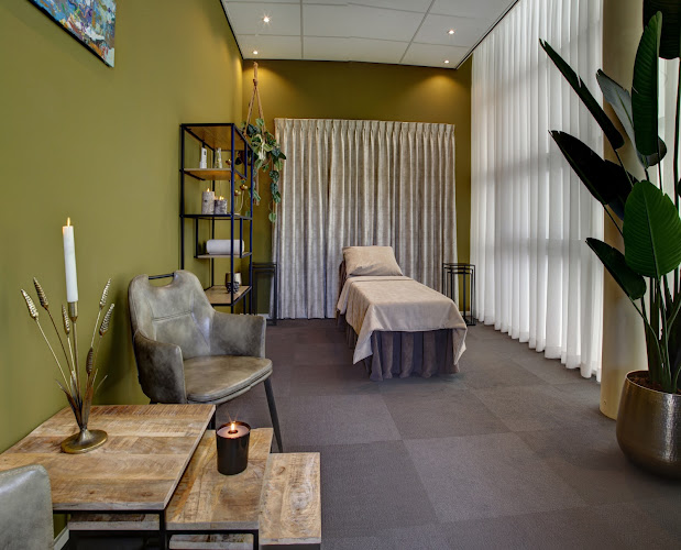 Uitvaartzorg Lenny Roels in Bergen op Zoom | Afscheidsbegeleider | Vergelijk zorg & tarieven