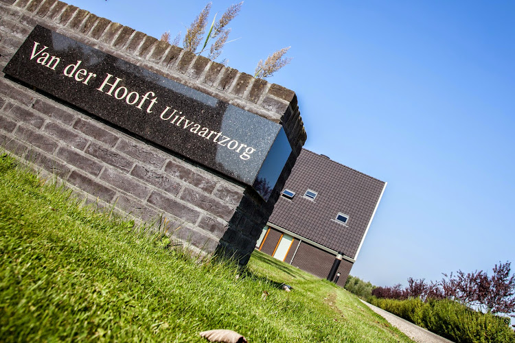 Uitvaartzorg Van der Hooft B.V. in 's-Gravenpolder | Uitvaartcentrum | Vergelijk de beste bedrijven