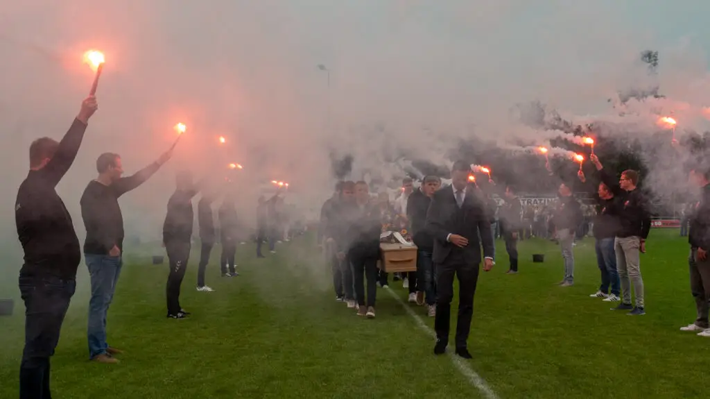 Uitvaartzorg van der Linde in Haren | Uitvaartzorg | Vergelijk eerlijk