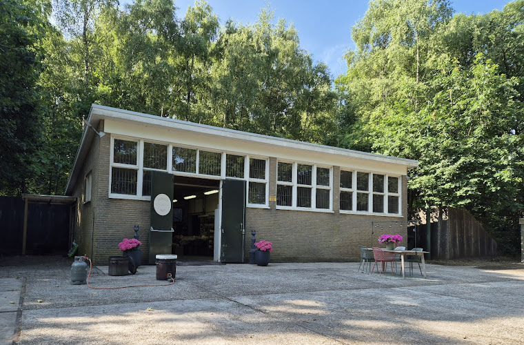 Urnenatelier Unique in Daarle | Uitvaartbegeleider | Vergelijk tarieven