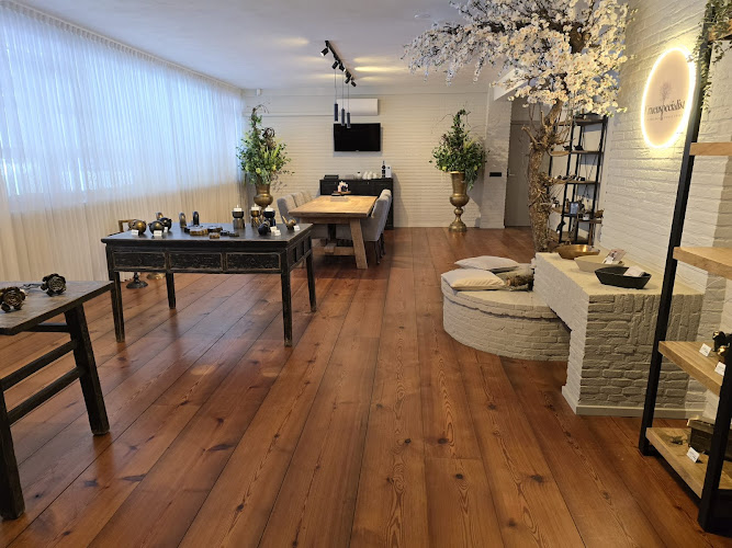 Urnenspecialist.com in Best | Uitvaartbegeleider | Bespaar door transparantie