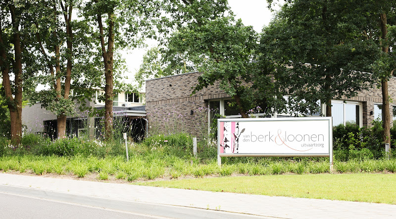 Van den Berk & Loonen uitvaartzorg in Bladel | Uitvaartverzorger | Vergelijk zorg & tarieven