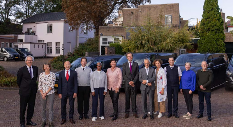 Van der Heden I.R.U. (Internationaal rouwvervoer) in Hilversum | Uitvaartbegeleider | Eerlijke vergelijking