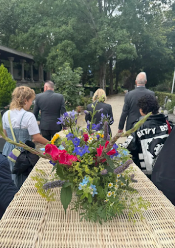 Van der Zijden Uitvaartzorg & Ben Jansma in Zwijndrecht | Begrafenisverzorging | Vergelijk diensten en tarieven