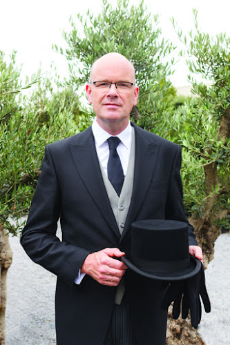 Van Kruistum Uitvaartzorg - Diakonos in Veenendaal | Uitvaartbegeleider | Transparante tarieven