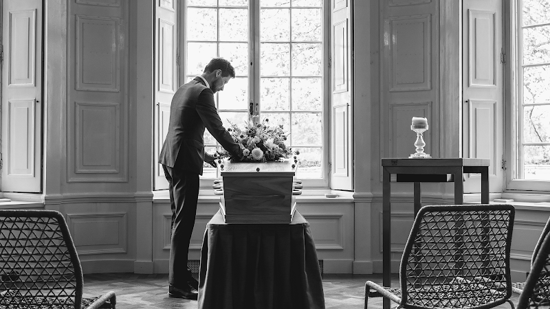 Van Nature Uitvaartzorg in Zeewolde | Uitvaartverzorger | Vergelijk zorg & tarieven