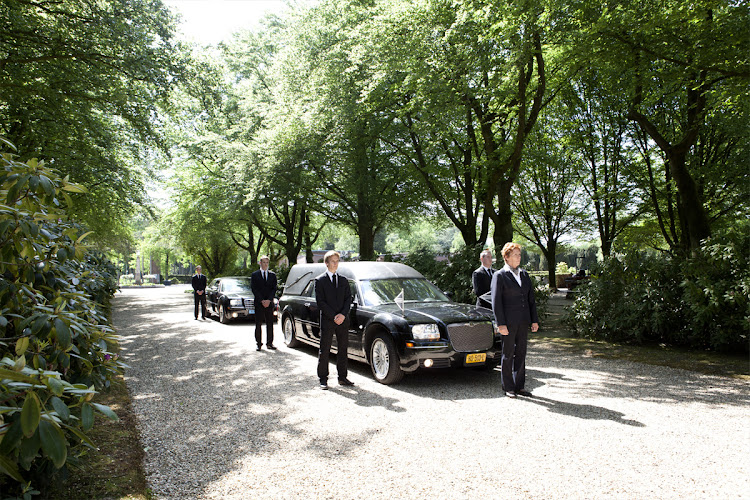 Van Tilburg's Rouwservice in Schaijk | Uitvaartbegeleider | Eerlijk en transparant