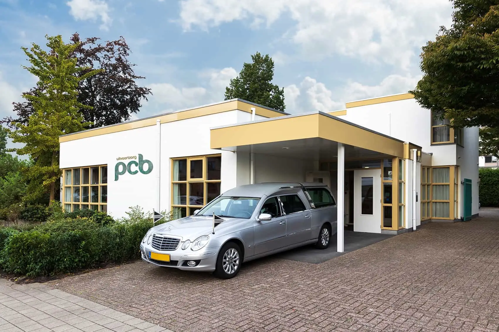 Vredehof Uitvaartverzorging - Uitvaartcentrum in Bathmen | Afscheidsbegeleider | Bespaar door transparantie