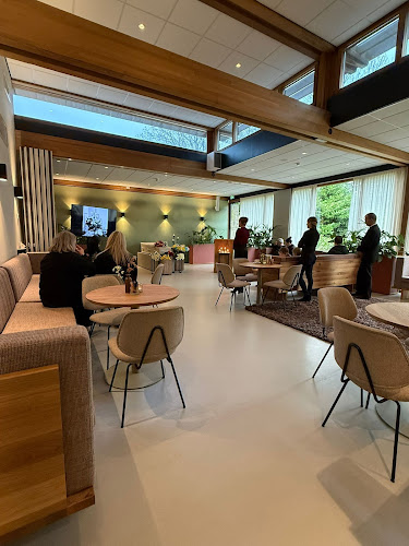 Yau Uitvaart 柔殯儀服務 in Den Haag | Uitvaartonderneming | Uw zorggids in de regio